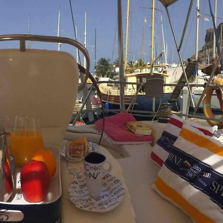 Precioso Yate En El Centro Del Puerto De Mogan Hotell Eksteriør bilde