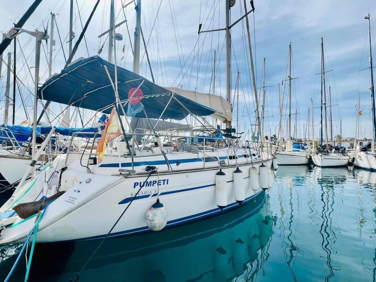 Precioso Yate En El Centro Del Puerto De Mogan Hotell Eksteriør bilde