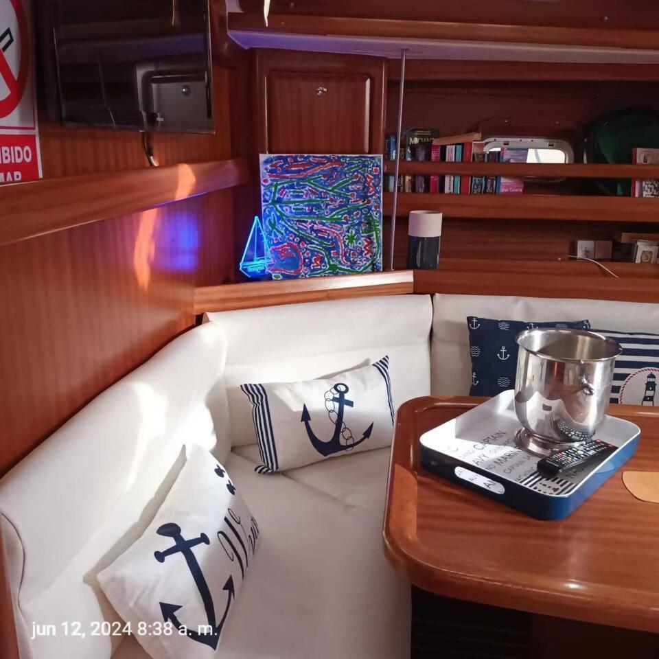Precioso Yate En El Centro Del Puerto De Mogan Hotell Eksteriør bilde