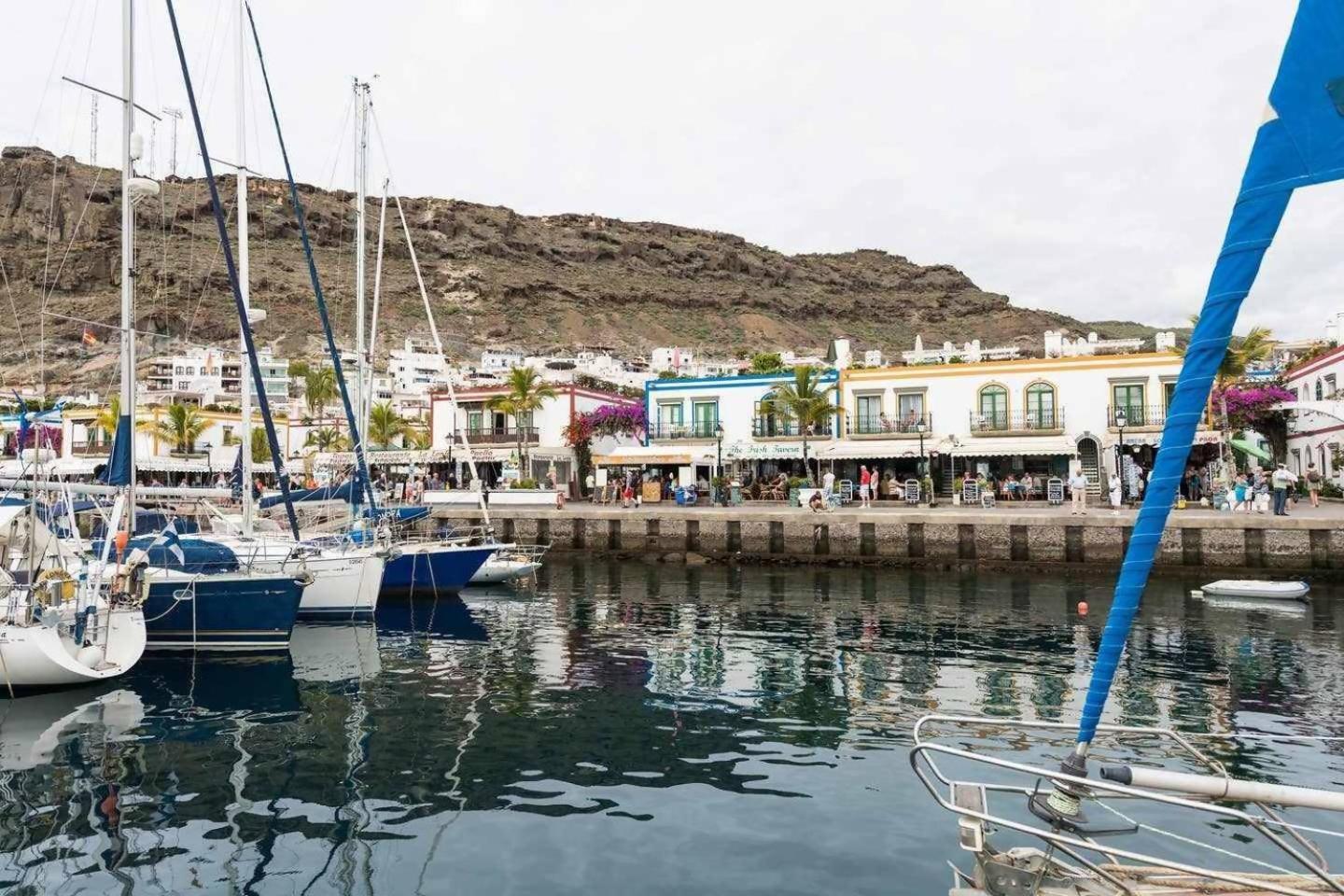 Precioso Yate En El Centro Del Puerto De Mogan Hotell Eksteriør bilde