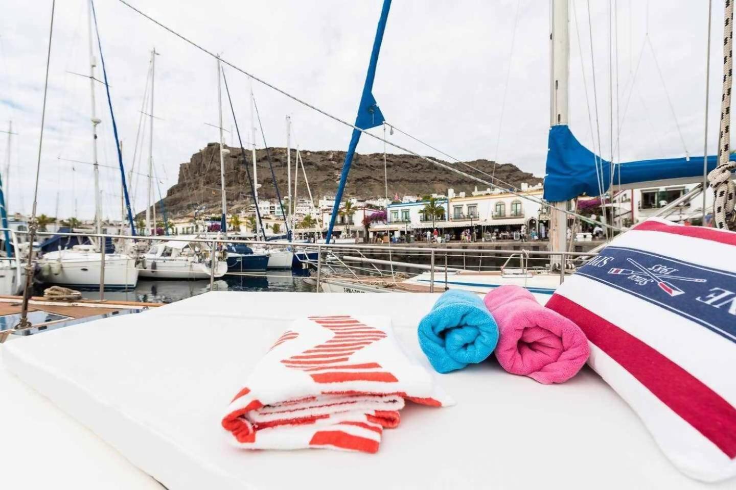 Precioso Yate En El Centro Del Puerto De Mogan Hotell Eksteriør bilde